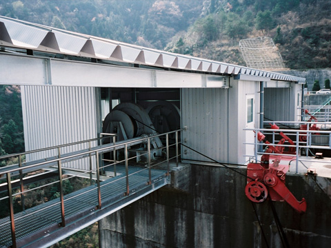 魚切ダムゲート巻き上げ機上屋